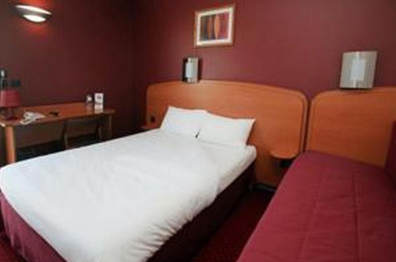Sky Hotel Goussainville Charles De Gaulle Kamer foto
