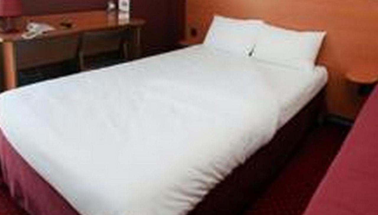 Sky Hotel Goussainville Charles De Gaulle Buitenkant foto